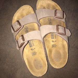 GENTLY WORN Birkenstock’s Arizona Style